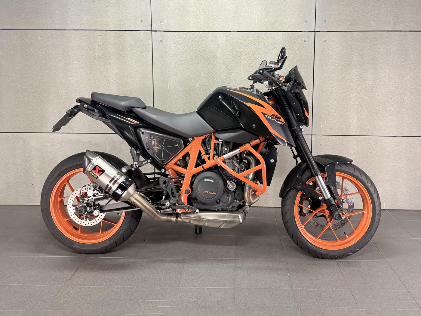 KTM 690 Duke R