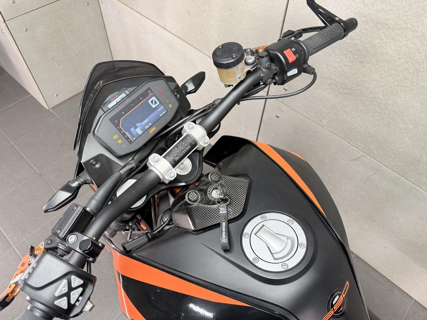 KTM 690 Duke R — fotografie 12