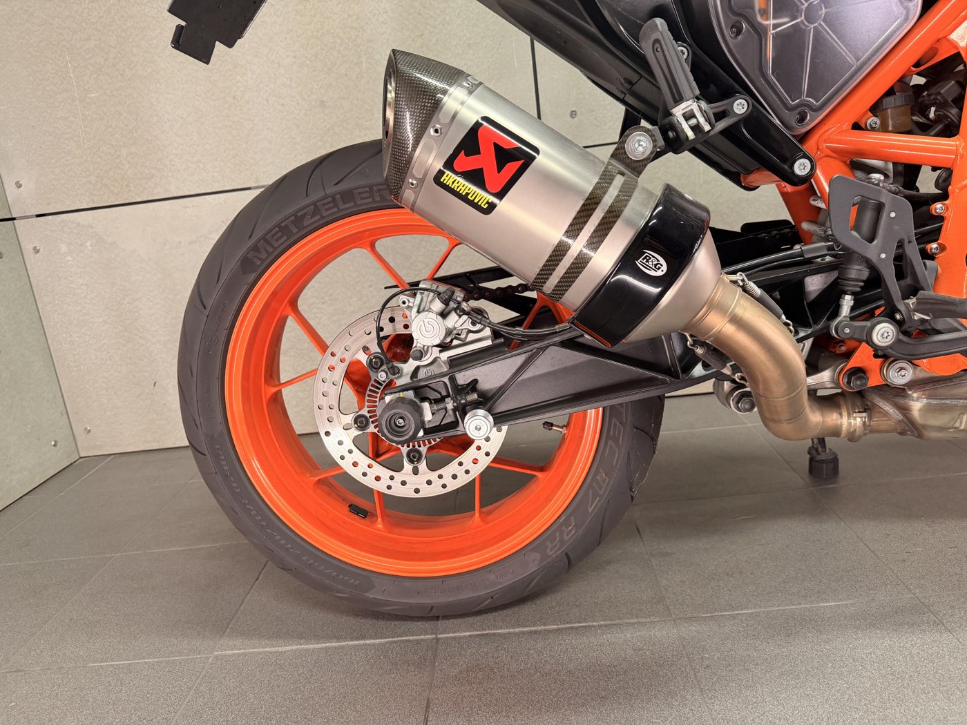 KTM 690 Duke R — fotografie 4