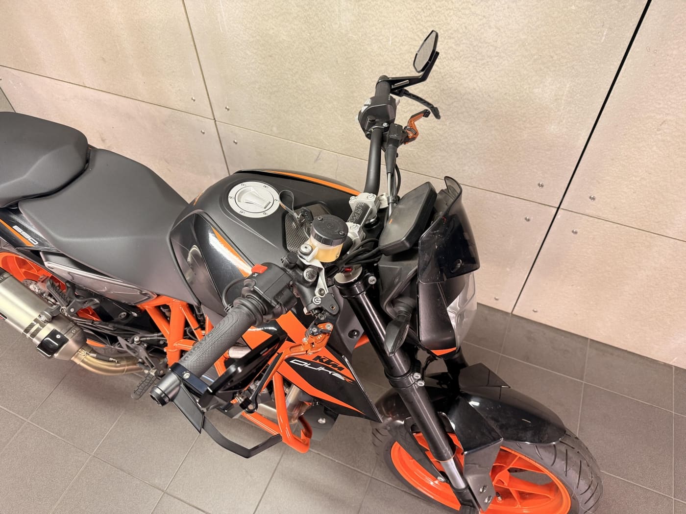 KTM 690 Duke R — fotografie 6