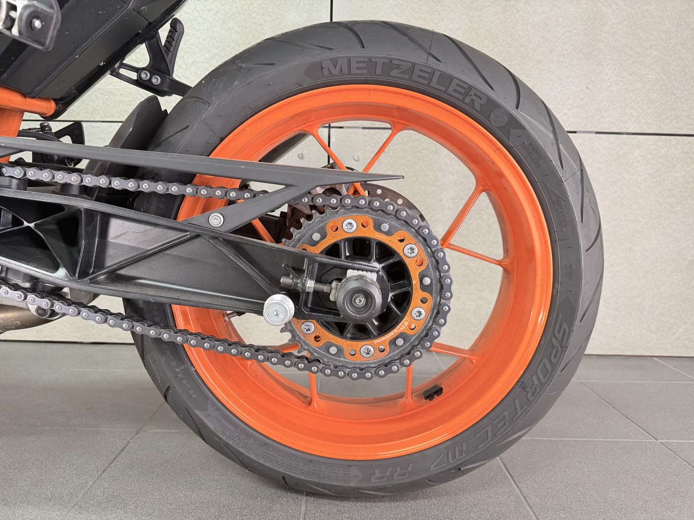 KTM 690 Duke R — fotografie 10