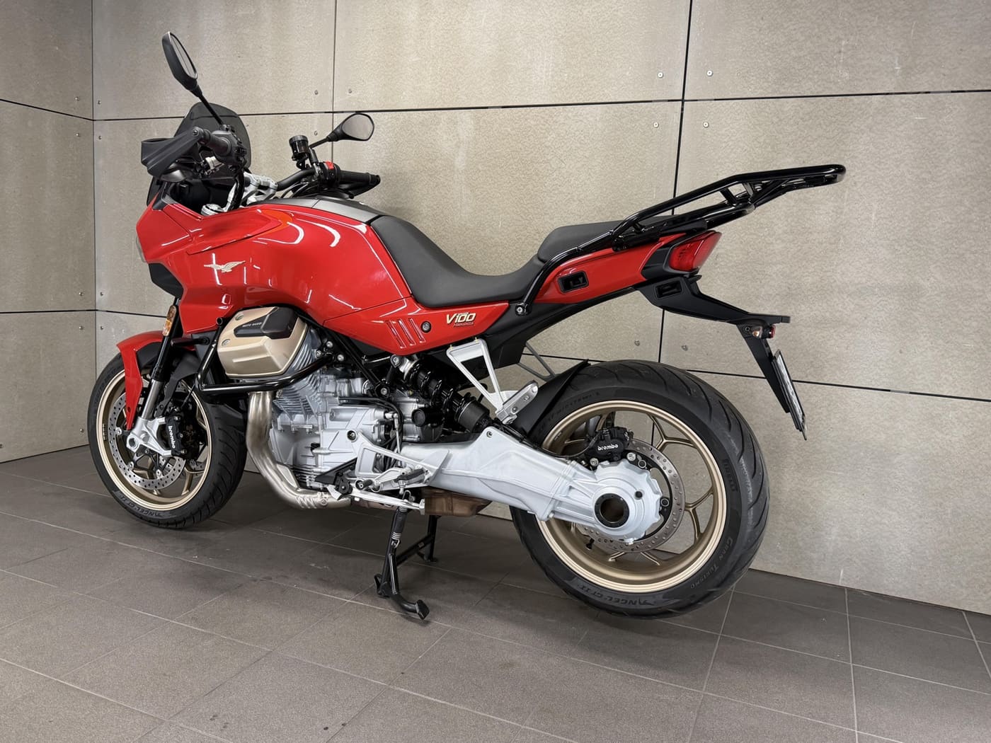 Moto Guzzi V 100 Mandello ABS — fotografie 12