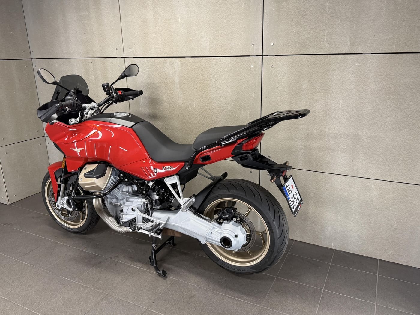 Moto Guzzi V 100 Mandello ABS — fotografie 13