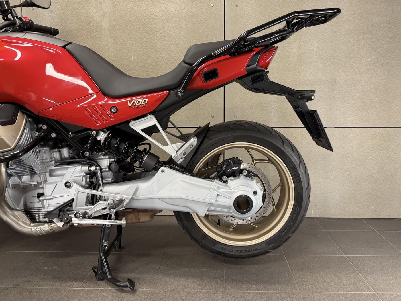 Moto Guzzi V 100 Mandello ABS — fotografie 15