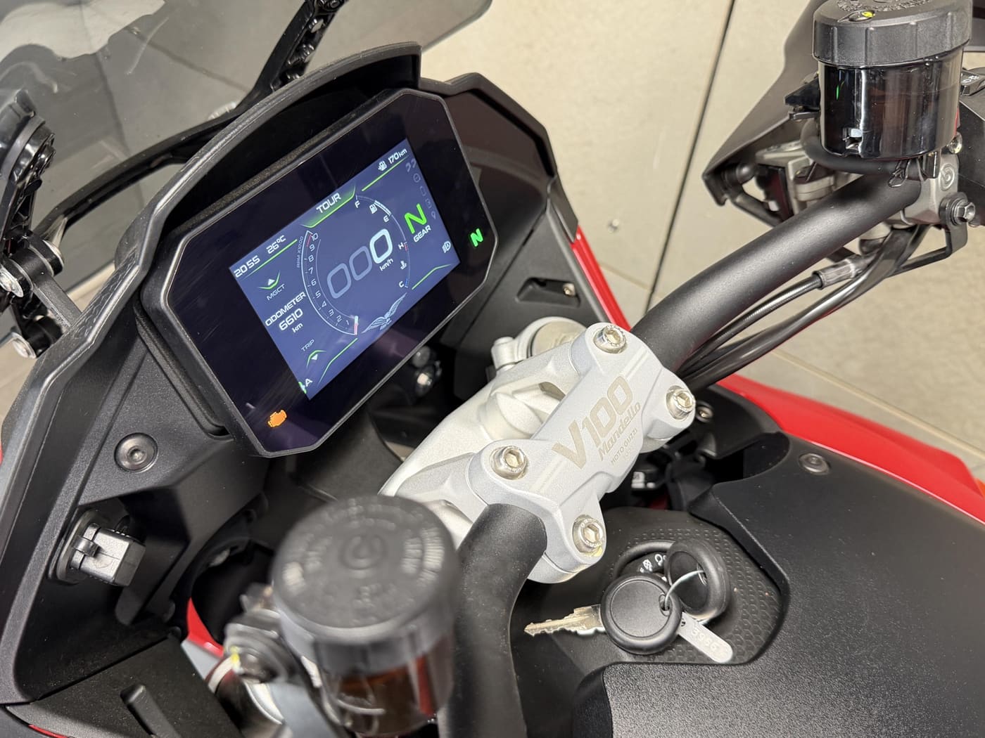 Moto Guzzi V 100 Mandello ABS — fotografie 17