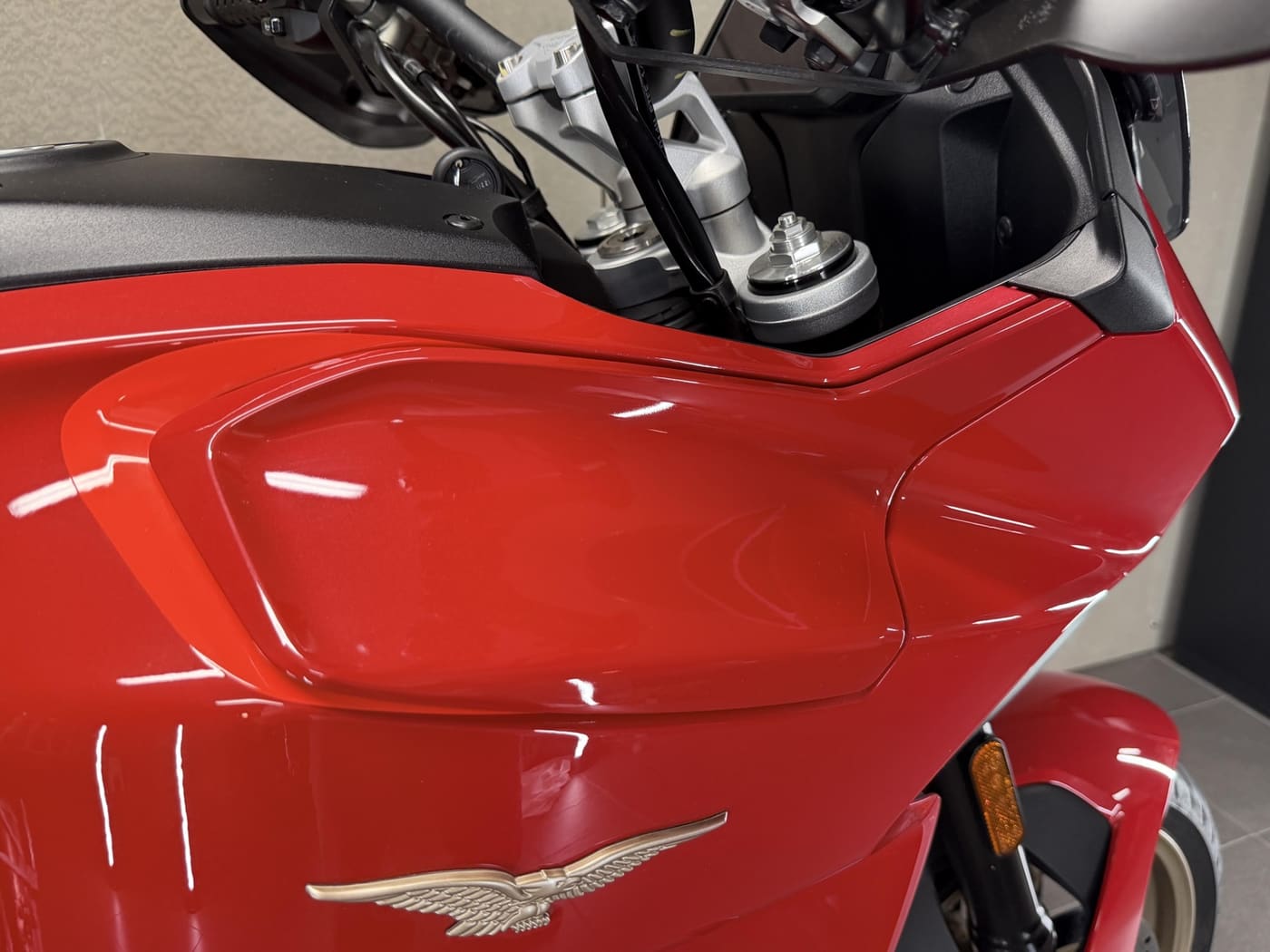 Moto Guzzi V 100 Mandello ABS — fotografie 5