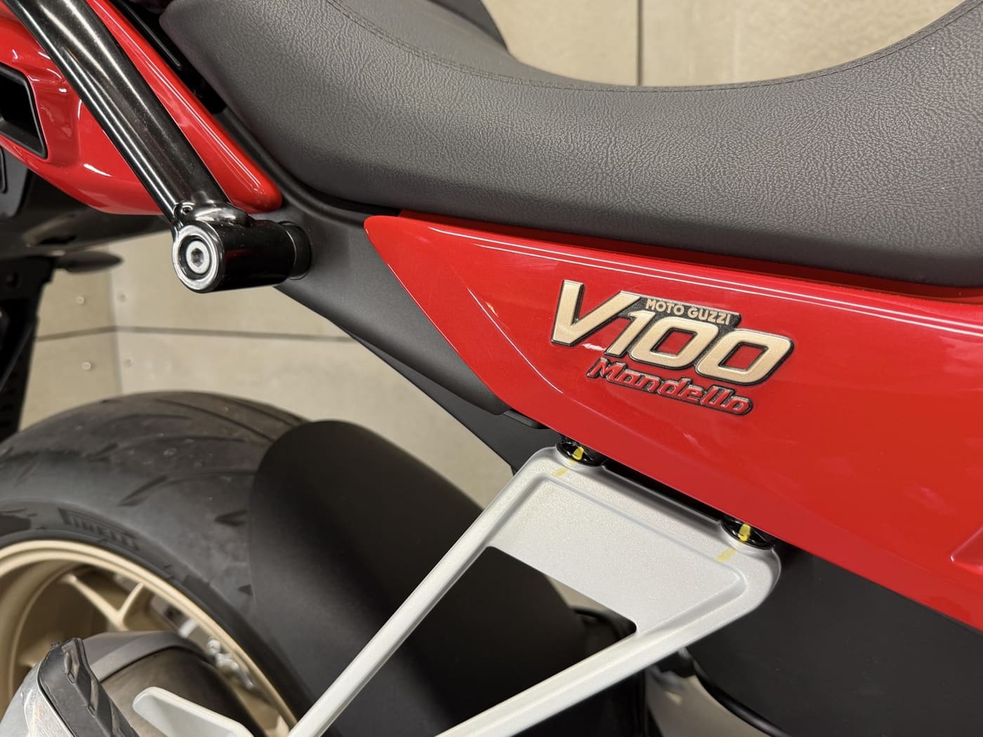 Moto Guzzi V 100 Mandello ABS — fotografie 7