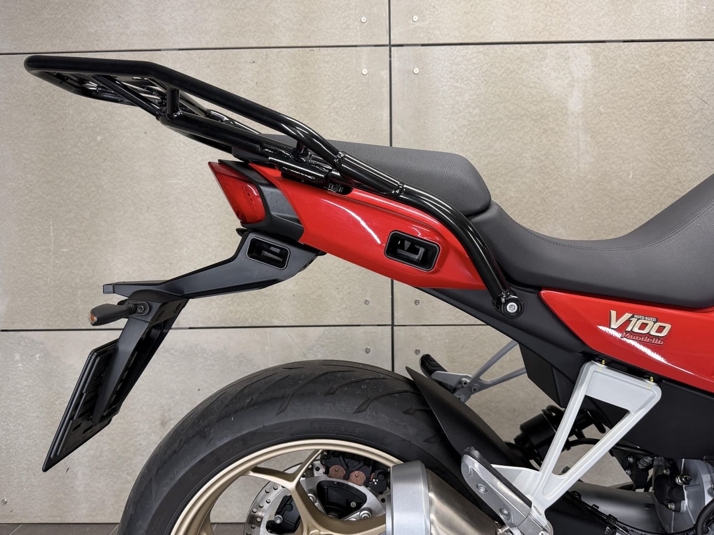 Moto Guzzi V 100 Mandello ABS — fotografie 8