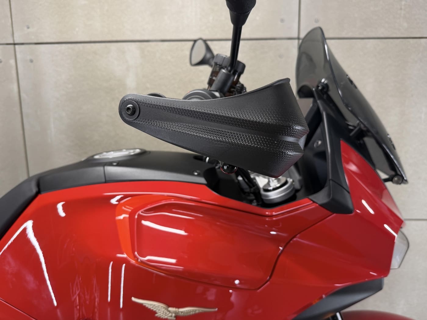 Moto Guzzi V 100 Mandello ABS — fotografie 9