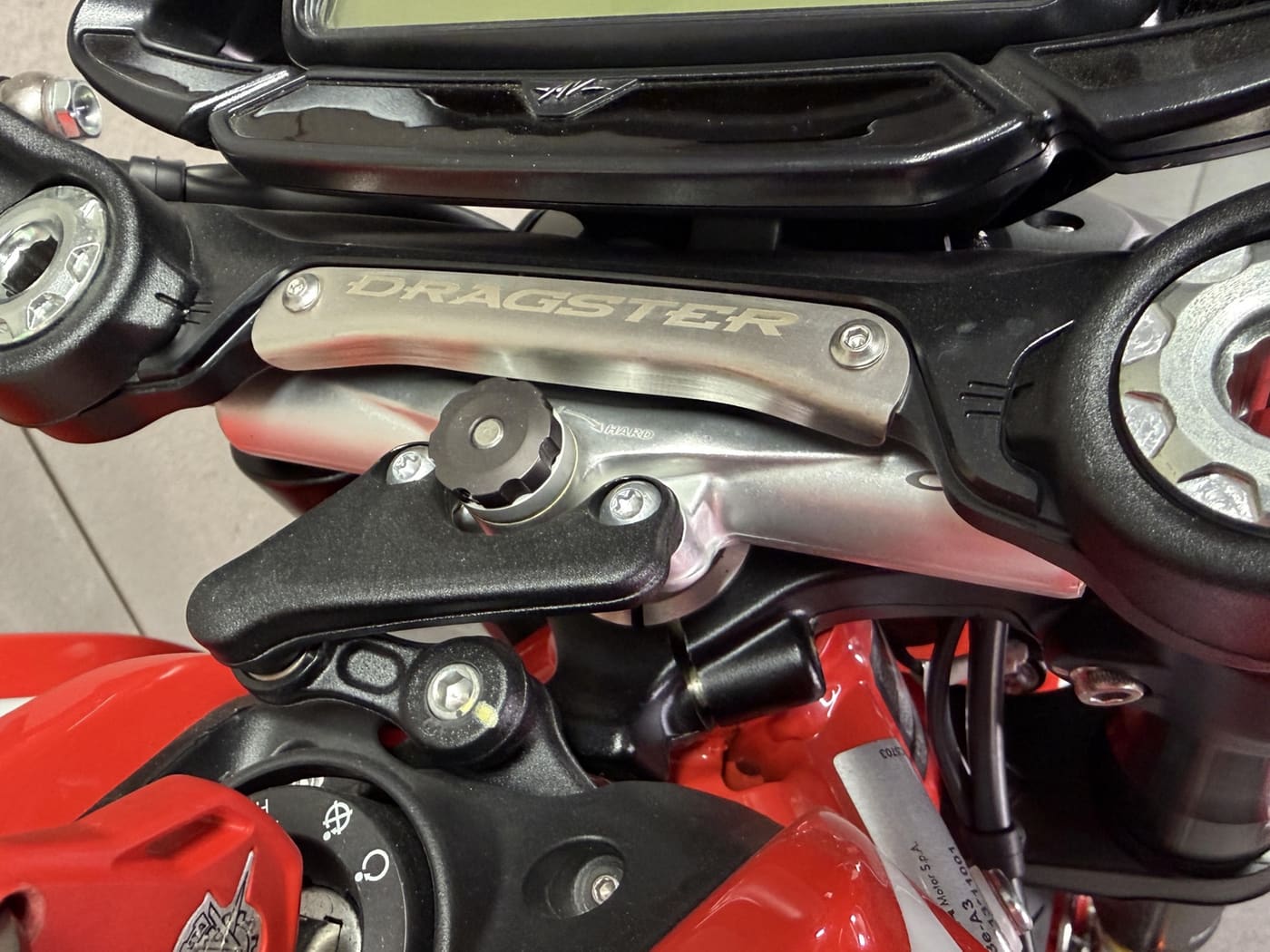 MV Agusta Dragster 800 RC Reparto Corse ÖHLINS — fotografie 12
