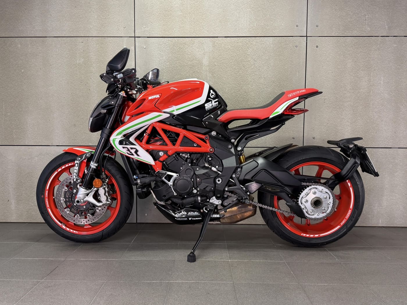 MV Agusta Dragster 800 RC Reparto Corse ÖHLINS — fotografie 18