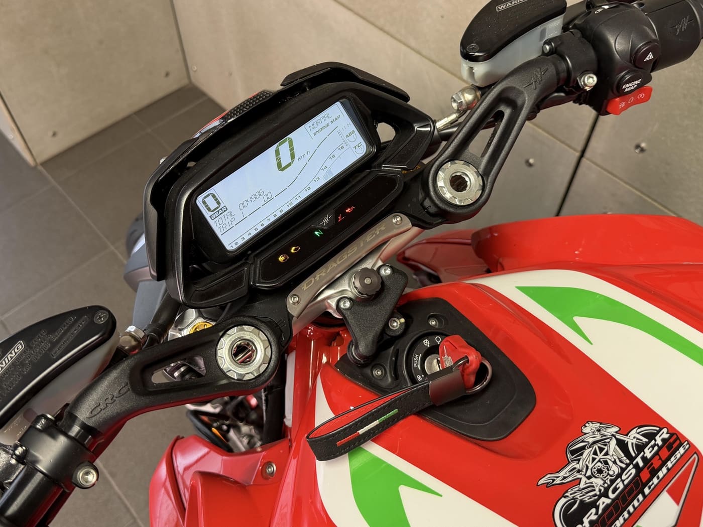 MV Agusta Dragster 800 RC Reparto Corse ÖHLINS — fotografie 21
