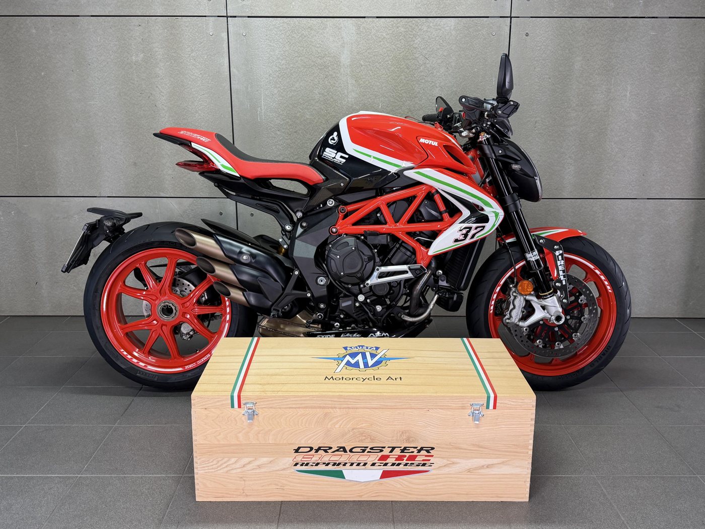 MV Agusta Dragster 800 RC Reparto Corse ÖHLINS — fotografie 4