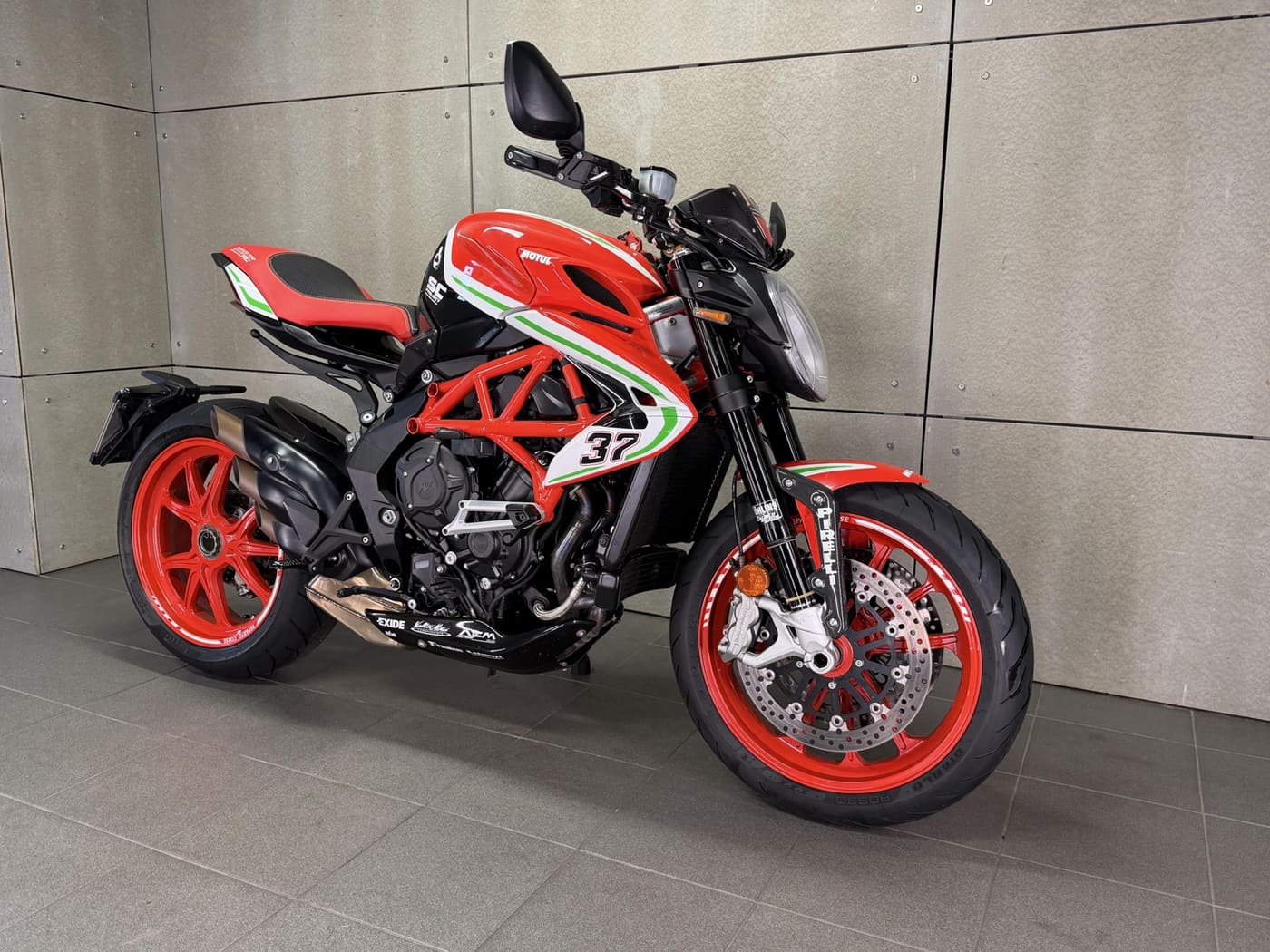 MV Agusta Dragster 800 RC Reparto Corse ÖHLINS — fotografie 6