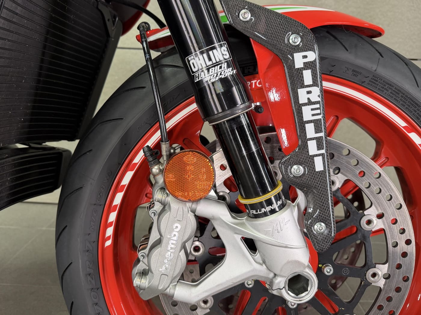 MV Agusta Dragster 800 RC Reparto Corse ÖHLINS — fotografie 9