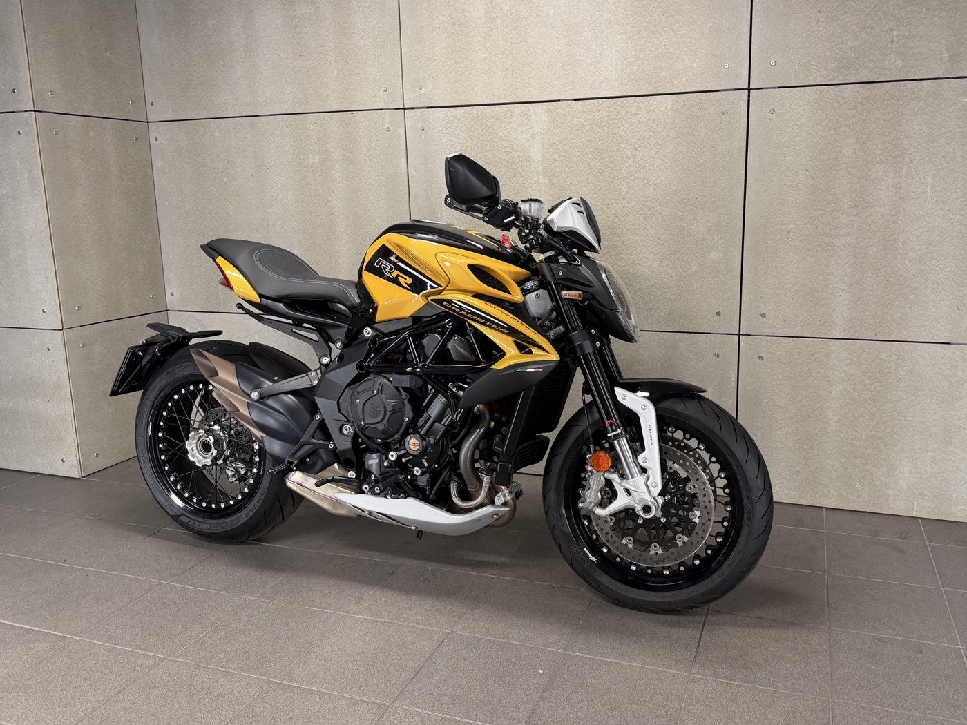 MV Agusta Dragster 800 RR SCS — fotografie 2