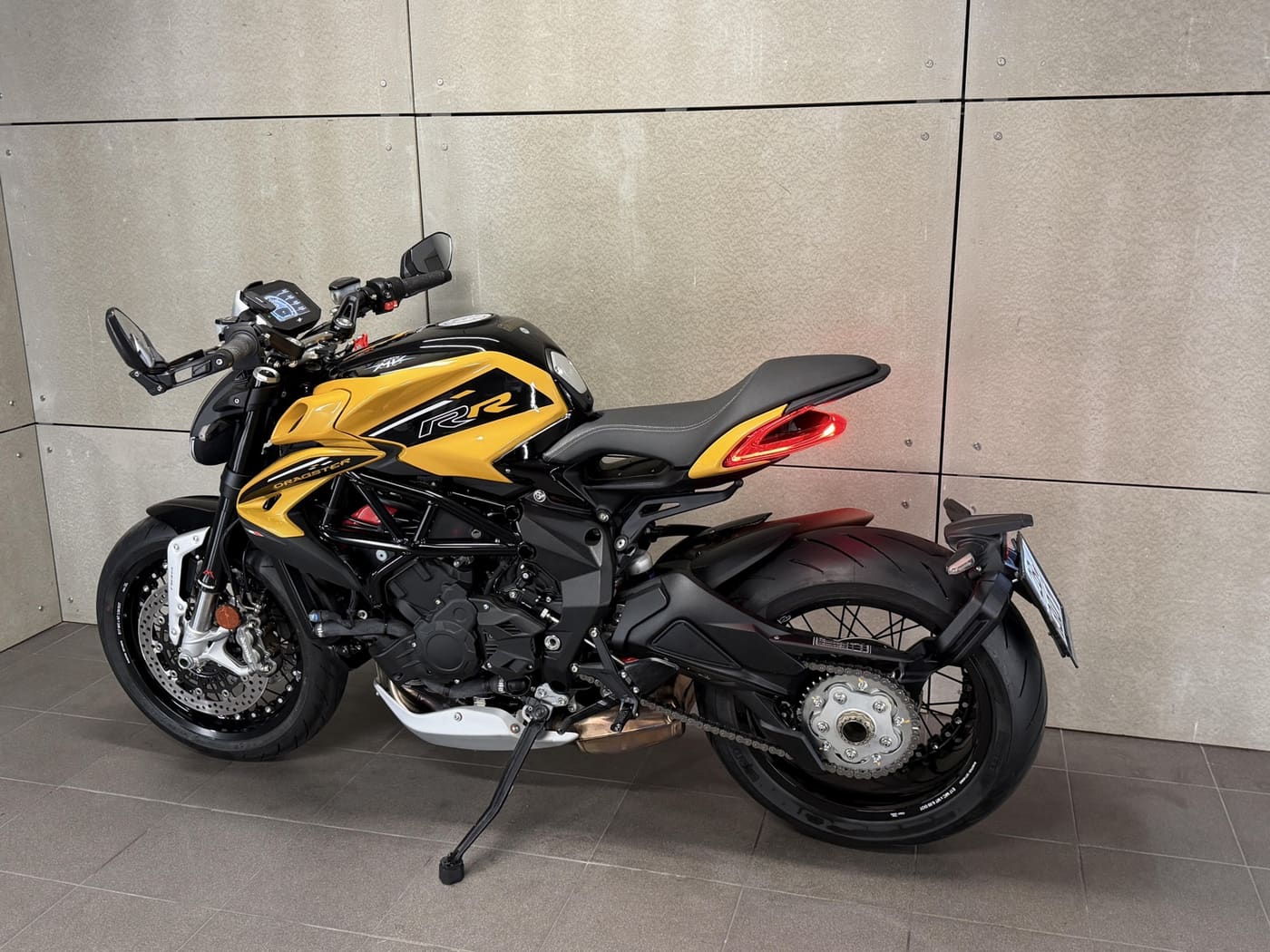 MV Agusta Dragster 800 RR SCS — fotografie 12