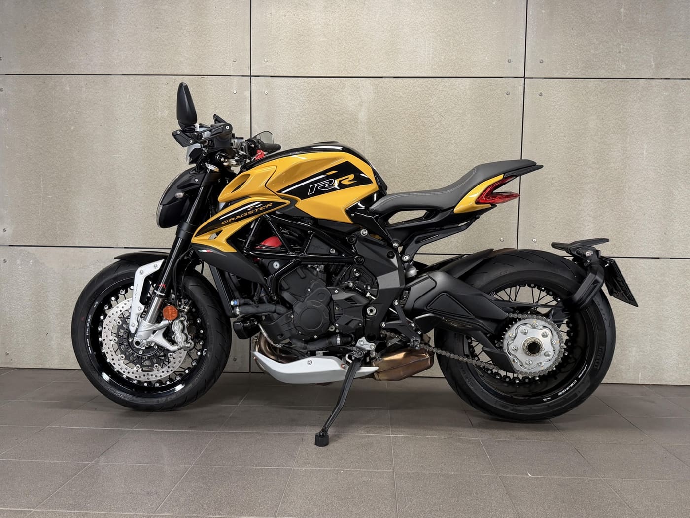 MV Agusta Dragster 800 RR SCS — fotografie 6