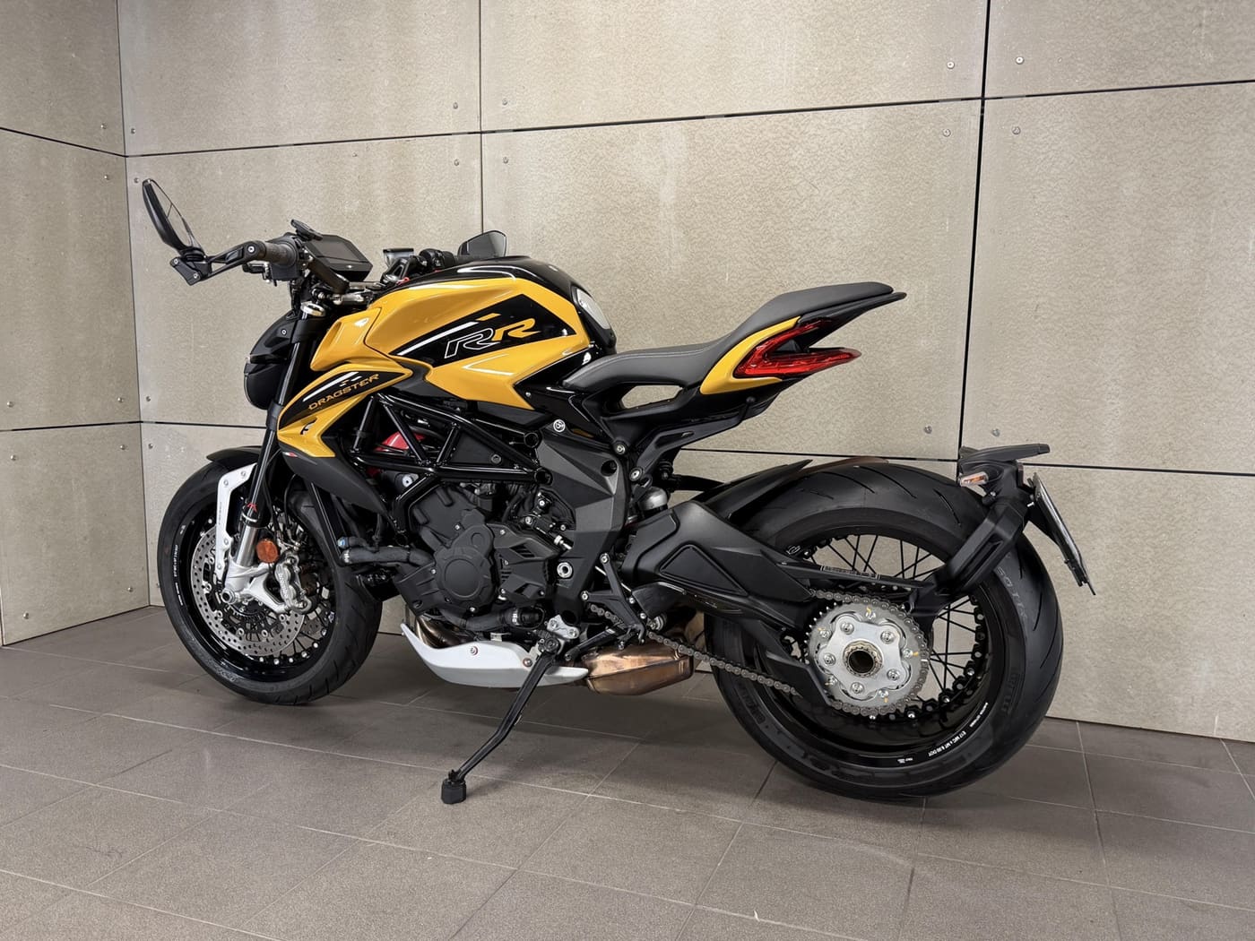 MV Agusta Dragster 800 RR SCS — fotografie 7