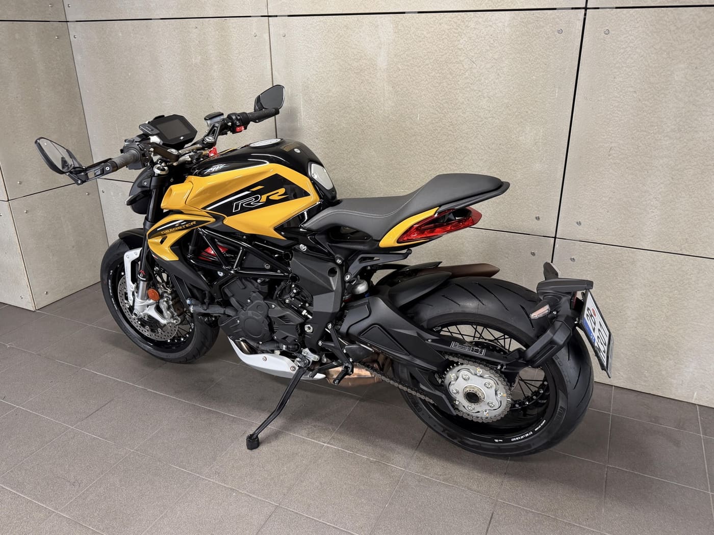 MV Agusta Dragster 800 RR SCS — fotografie 8