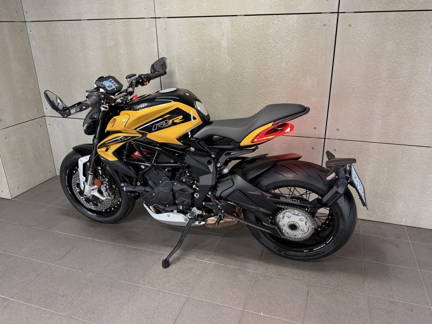 MV Agusta Dragster 800 RR SCS — fotografie 9