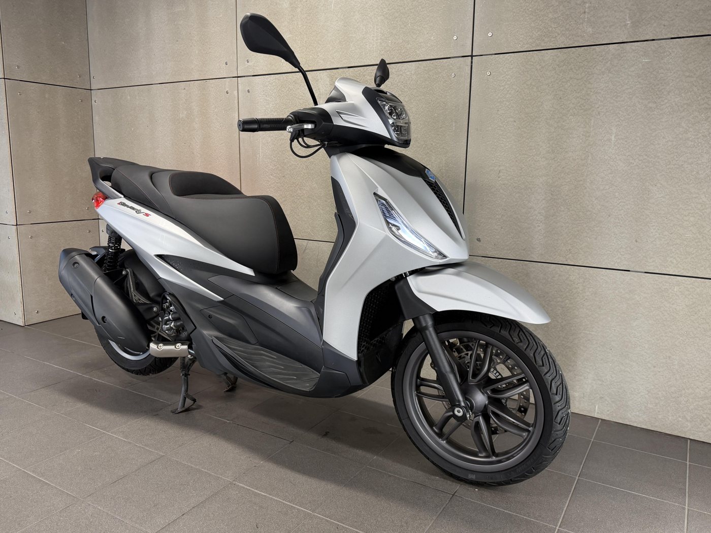 Piaggio Beverly 300 S HPE — fotografie 4
