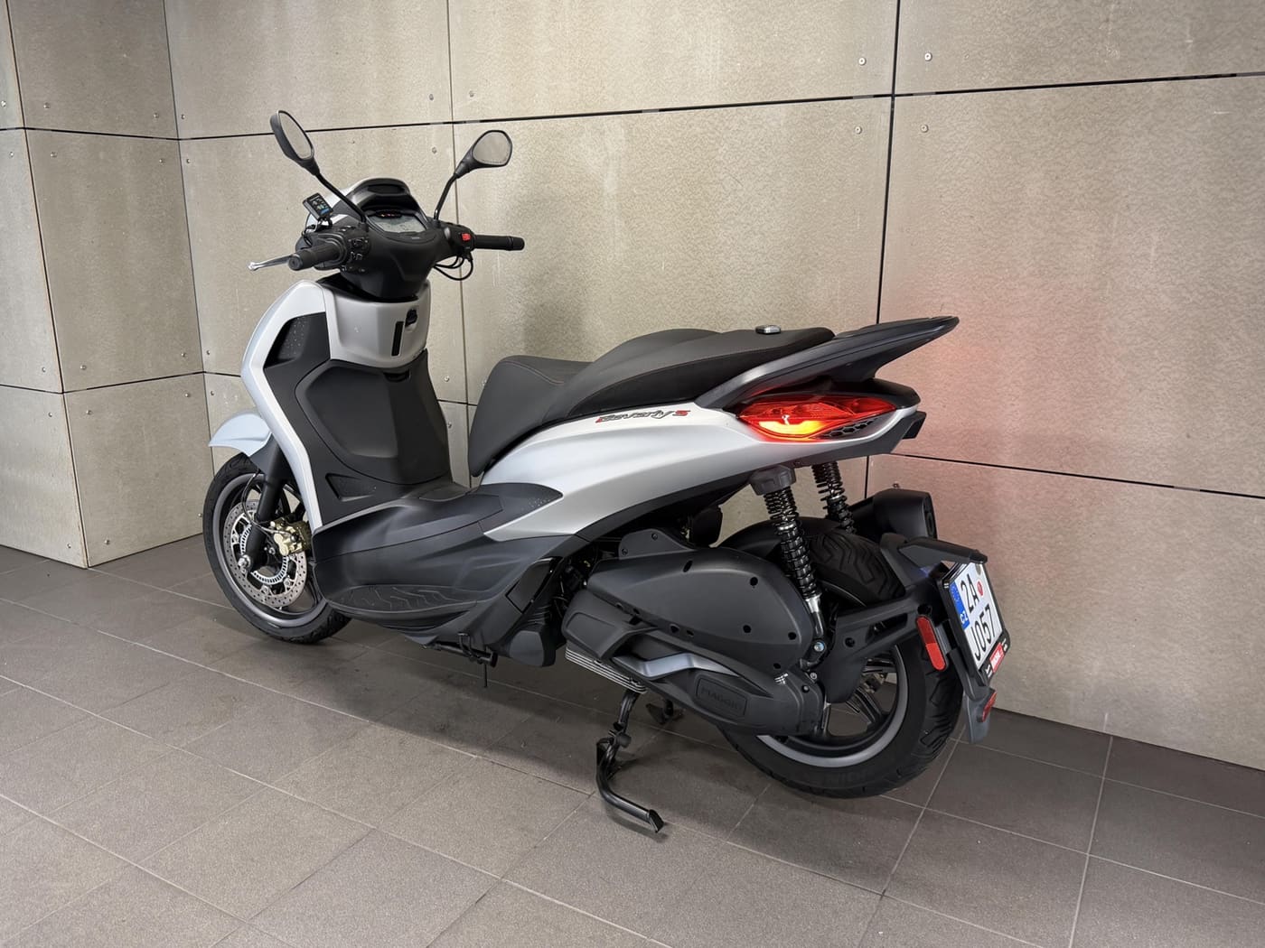 Piaggio Beverly 300 S HPE — fotografie 9